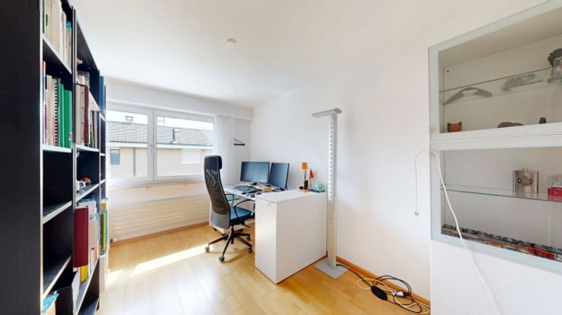 Idyllisches 5.5-Zimmer-Reiheneckhaus mit Garage und Cheminée - 9