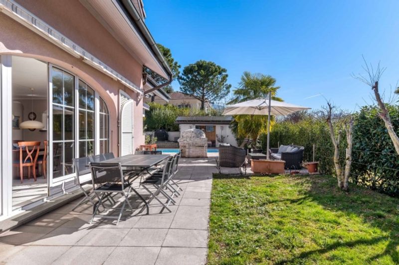 Prächtige Familienvilla mit Schwimmbad und Seeblick - 3
