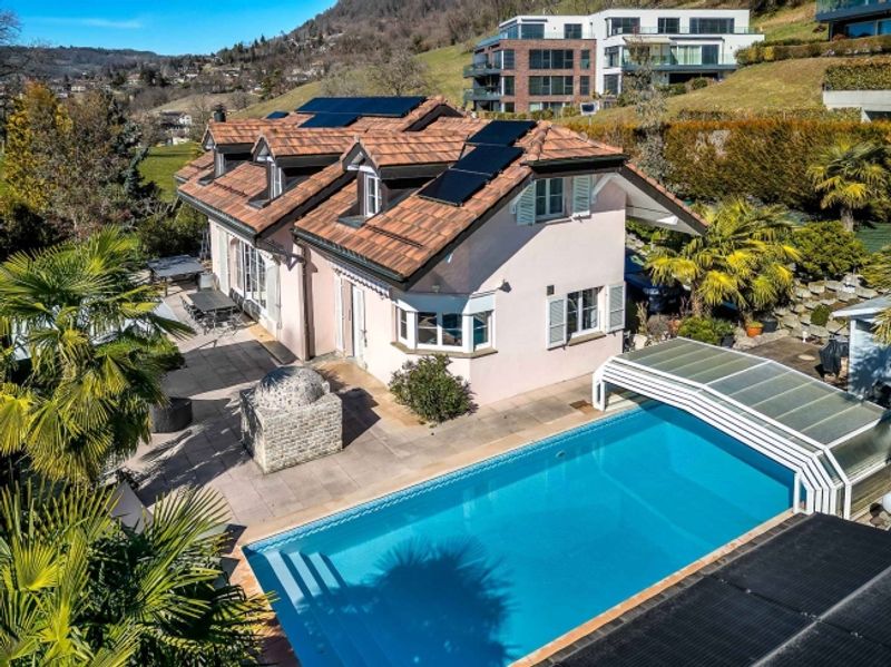 Prächtige Familienvilla mit Schwimmbad und Seeblick - 11