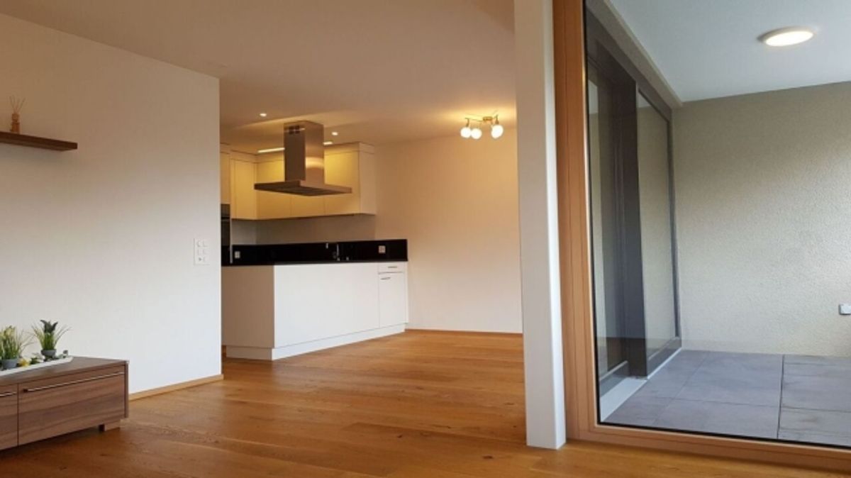 Traumhafte, neuwertige 4.5-Zimmerwohnung mit hohem Ausbaustandard und Balkon - 0