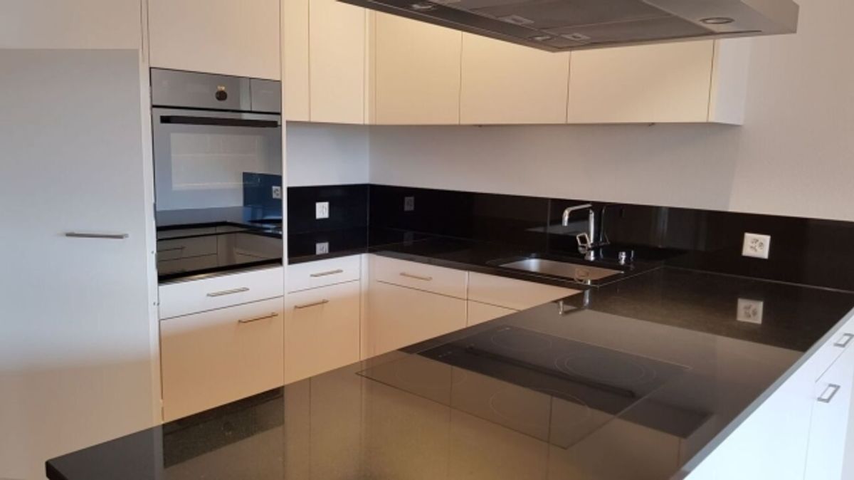 Traumhafte, neuwertige 4.5-Zimmerwohnung mit hohem Ausbaustandard und Balkon - 2