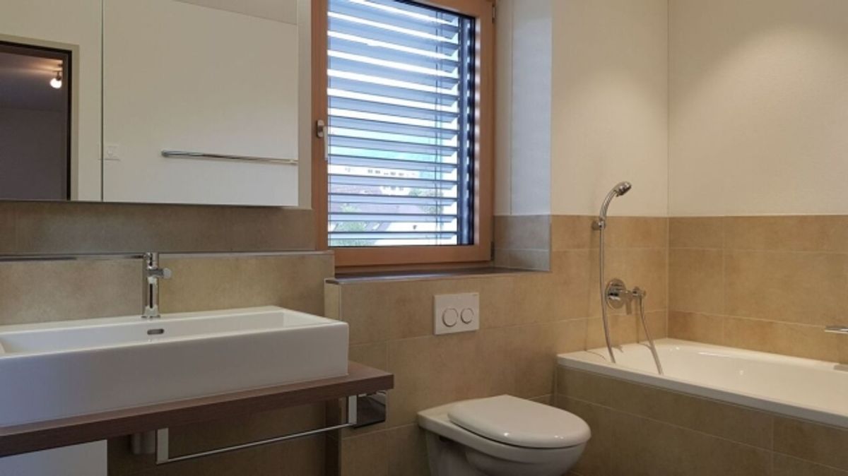 Traumhafte, neuwertige 4.5-Zimmerwohnung mit hohem Ausbaustandard und Balkon - 4