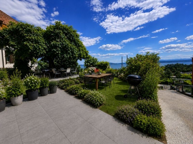 Brandneue Wohnung mit Garten- und Seeblick - 2