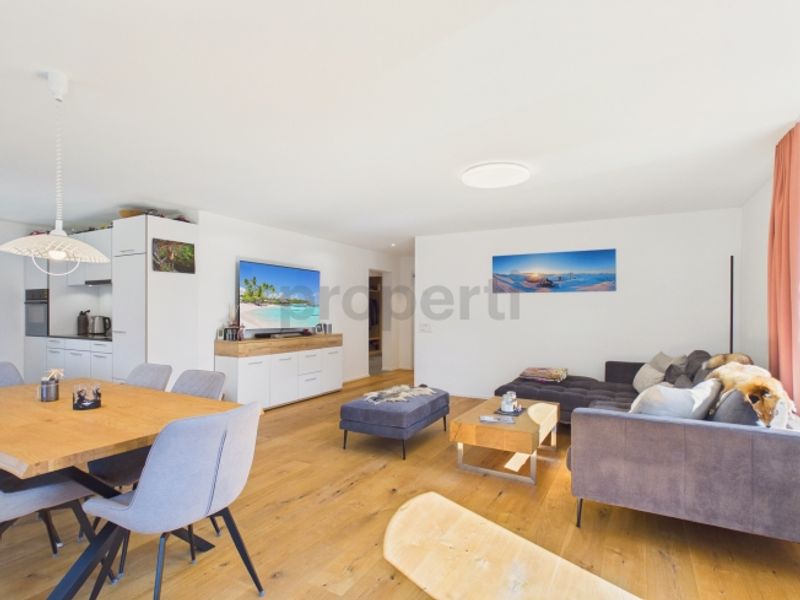Moderne 2.5-Zimmer-Wohnung mit grossem Balkon in Rabius - 2