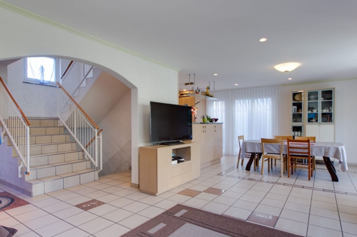 6.5 Zimmer Doppelhaushälfte mit Garten in Winterthur mieten - 3