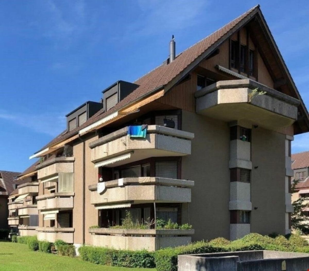 Modern, zentral gelegen, mit grossem Balkon im Grünen! - 0