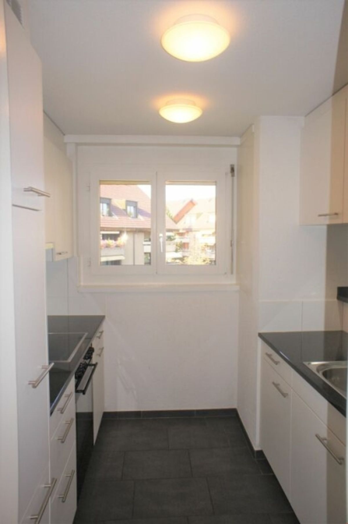 Modern, zentral gelegen, mit grossem Balkon im Grünen! - 4