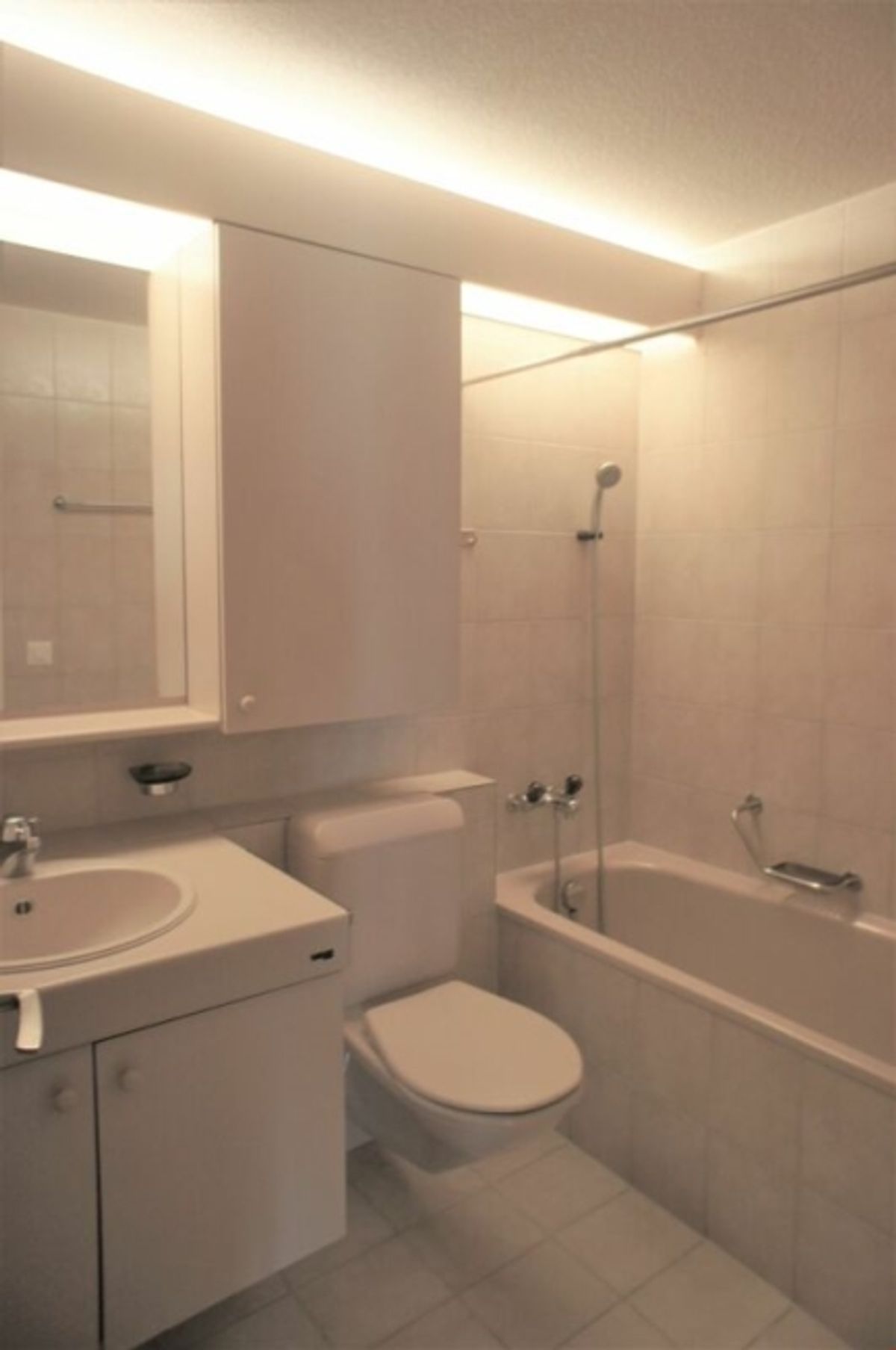 Modern, zentral gelegen, mit grossem Balkon im Grünen! - 9