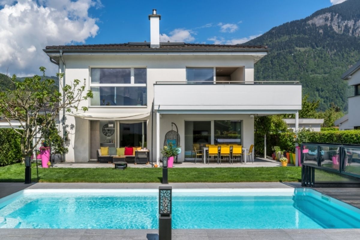 WUNDERSCHÖNES FREISTEHENDES HAUS MIT EIGENSTÄNDIGEM STUDIO UND SWIMMINGPOOL - 1