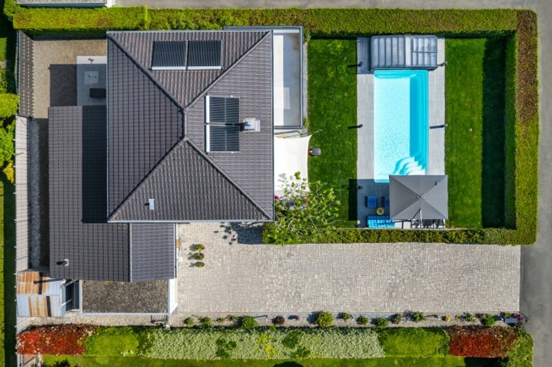 WUNDERSCHÖNES FREISTEHENDES HAUS MIT EIGENSTÄNDIGEM STUDIO UND SWIMMINGPOOL - 3