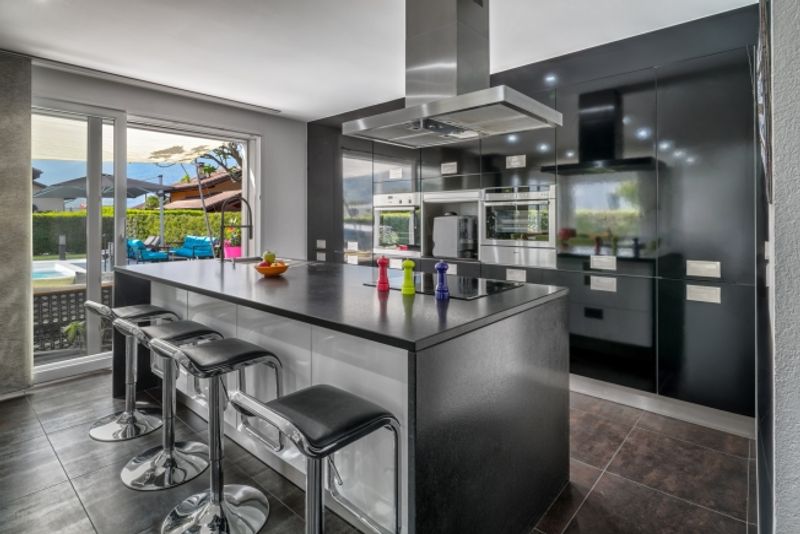 WUNDERSCHÖNES FREISTEHENDES HAUS MIT EIGENSTÄNDIGEM STUDIO UND SWIMMINGPOOL - 11