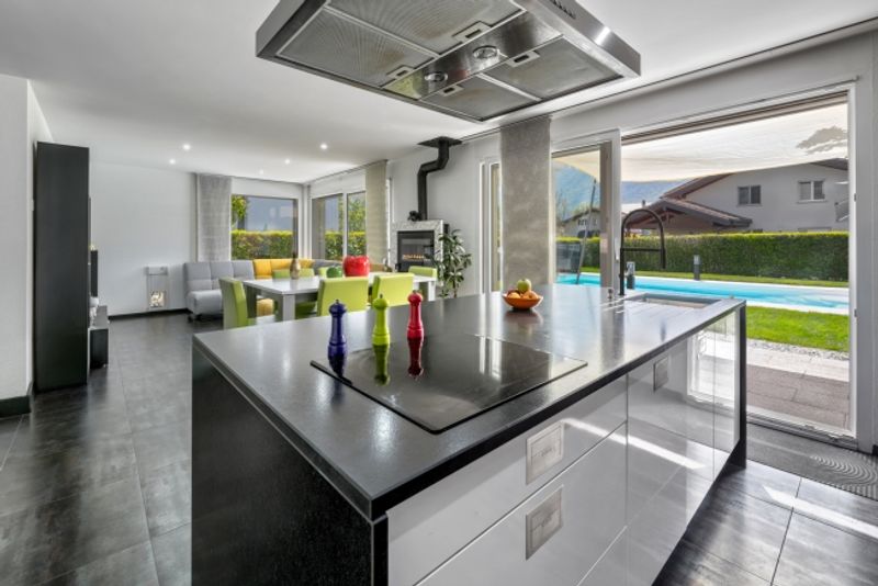 WUNDERSCHÖNES FREISTEHENDES HAUS MIT EIGENSTÄNDIGEM STUDIO UND SWIMMINGPOOL - 12