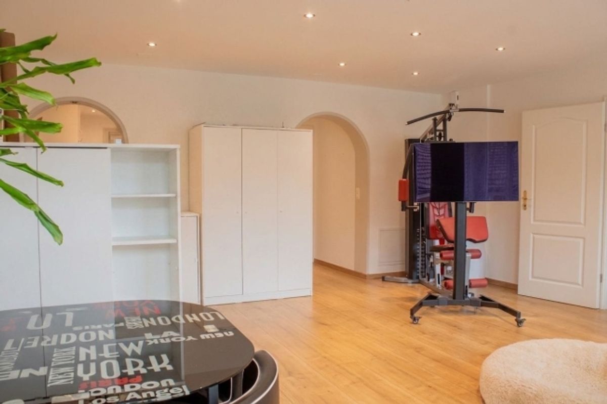 Gepflegtes Mehrfamilienhaus mit 4 Einheiten - 8