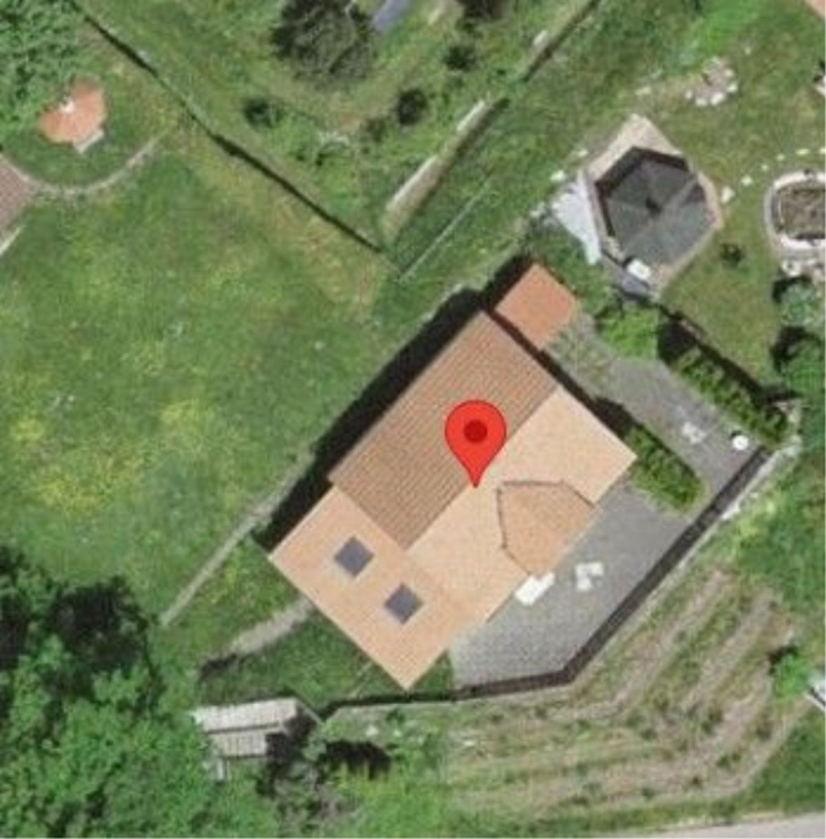 *Hoch stehende, freistehende Villa* - 1