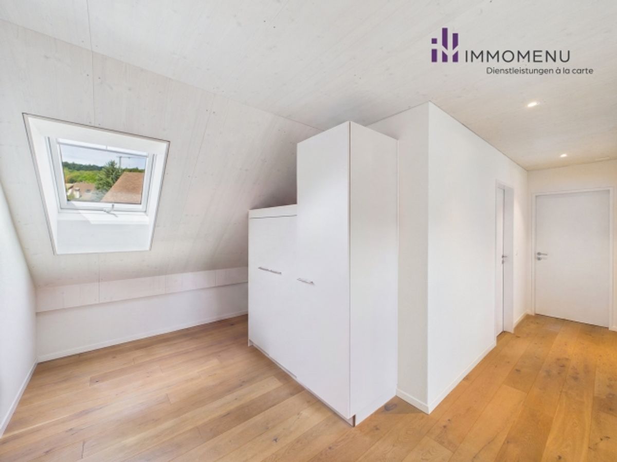 Moderne 2.5-Zimmer-Attikawohnung mit Weitsicht in Oberweningen - 3