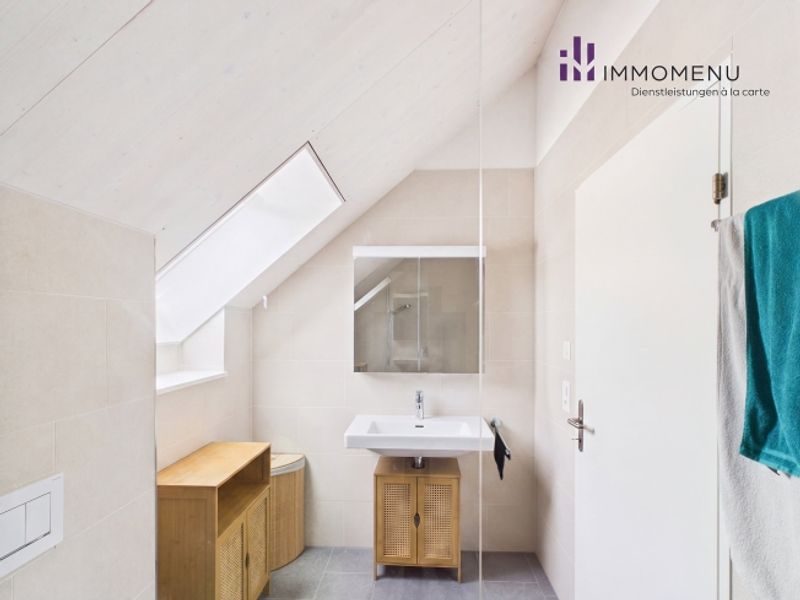 Moderne 2.5-Zimmer-Attikawohnung mit Weitsicht in Oberweningen - 6