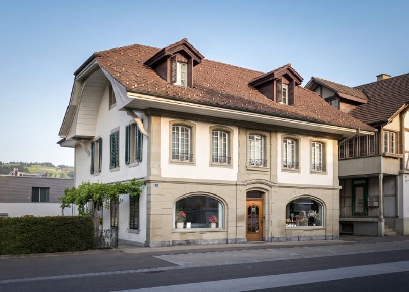 VIELSEITIGE LIEGENSCHAFT IN MÜNSINGEN - 1