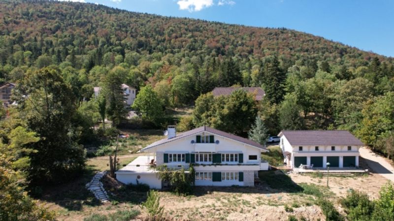 Geräumig, freistehend in einer ruhigen Gegend mit Blick - 1
