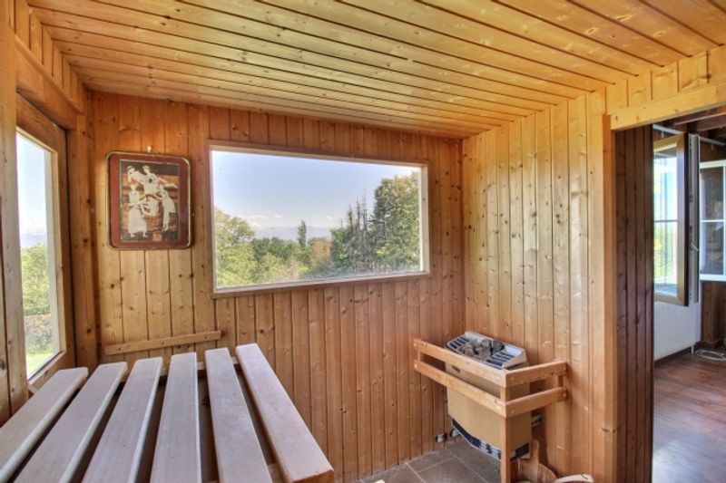 Geräumig, freistehend in einer ruhigen Gegend mit Blick - 12
