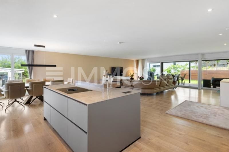 Modernes Raumwunder mit Garten - 1
