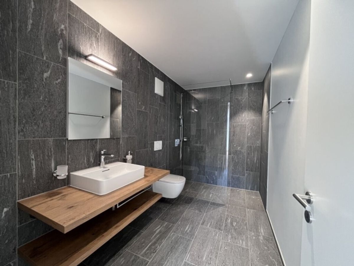 Attraktive 4.5 Zimmer-Wohnung an zentraler Lage in Cazis - 1