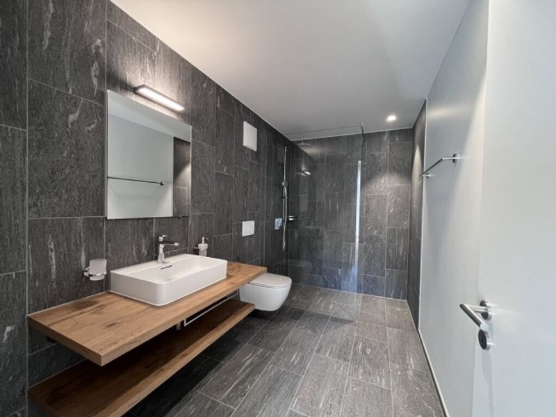 Attraktive 4.5 Zimmer-Wohnung an zentraler Lage in Cazis - 2