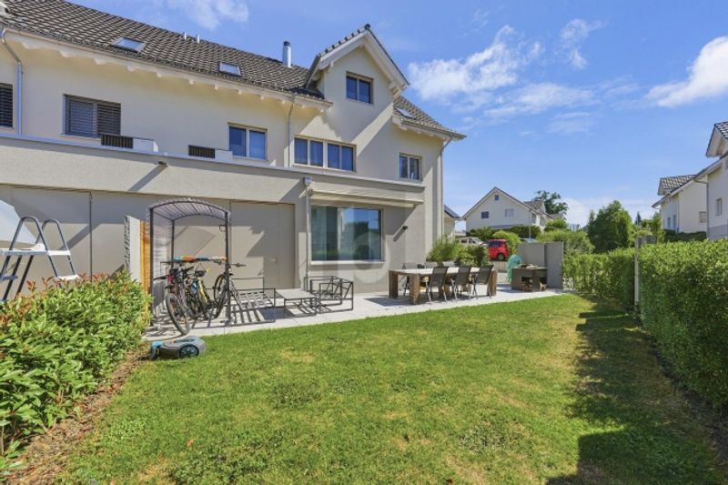 MODERN MIT GARTEN UND VIEL PLATZ - 1