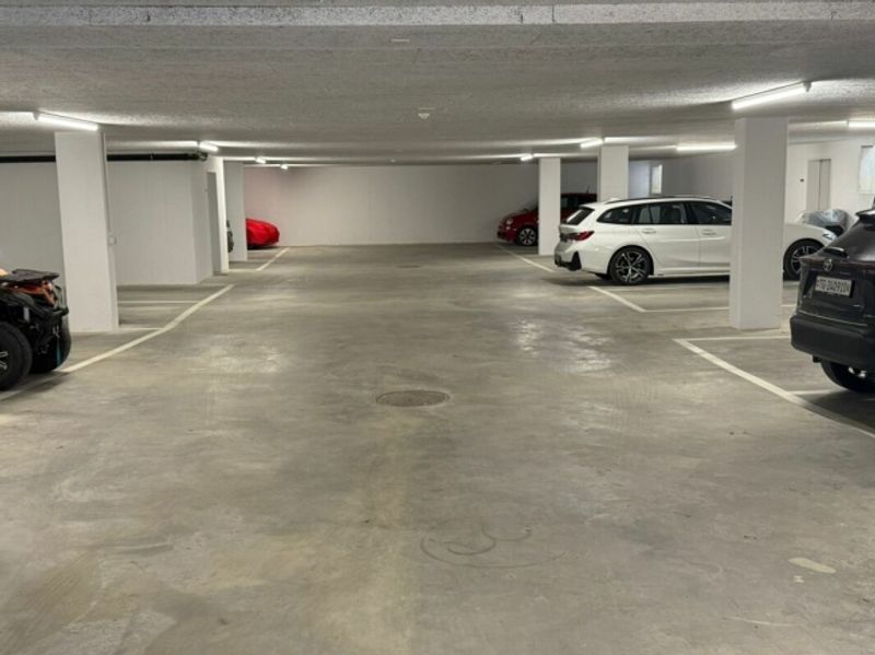Einstellhallenplatz zu vermieten - 1