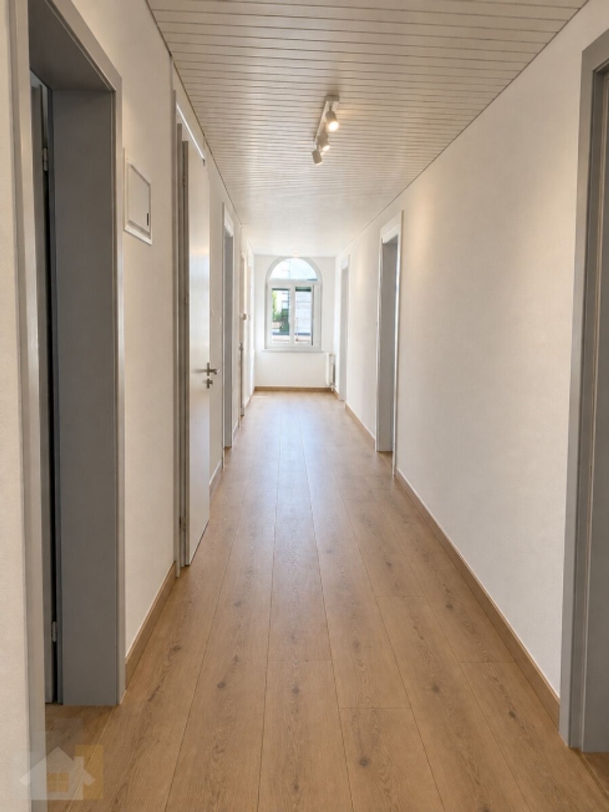 Frisch renovierte 4.5 Zimmer Wohnung nähe Bahnhof - 2