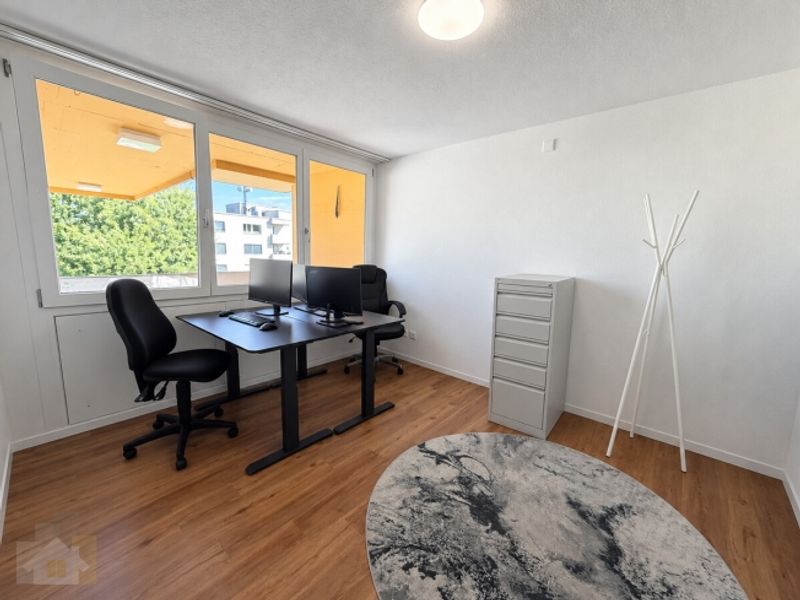 Schöne, helle 5,5 Zimmer Wohnung - 10