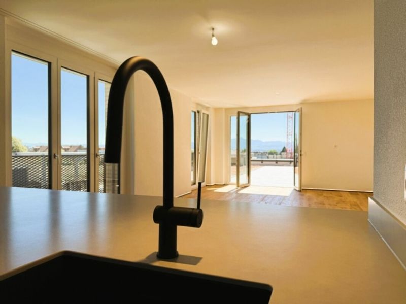 Ganz oben. Ganz frei. Ganz Zuhause - exklusive 3.5-Zi.-Attikawohnung in Berg - 1