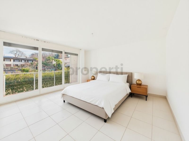 Vendiamo bellissima, generosa casa a Brione sopra Minusio con piscina e giardino. ( No vista Lago) - 6