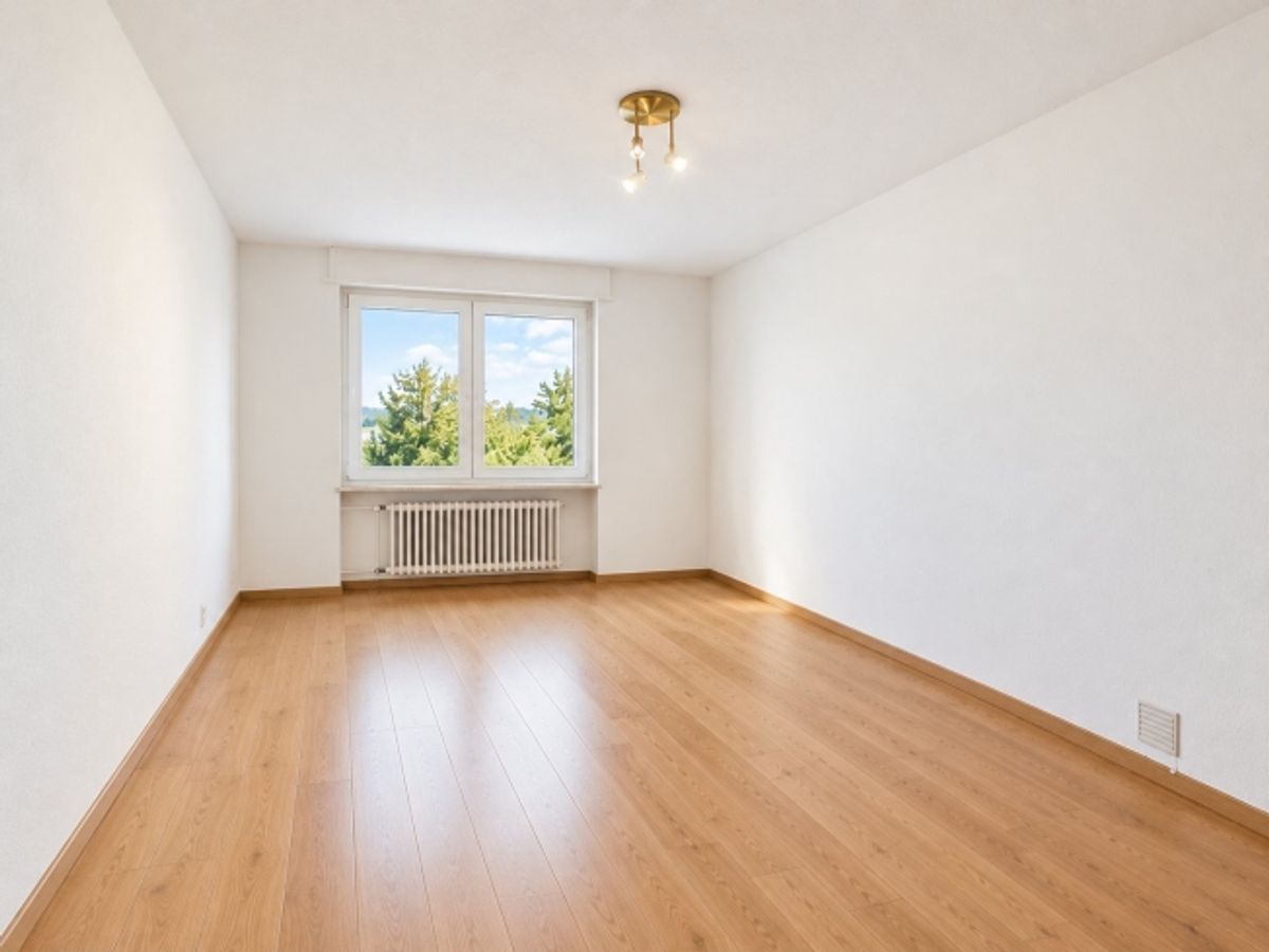 Traumhafter Garten mit Pergola und Fernsicht, Garage und Aussenparkplatz - 4