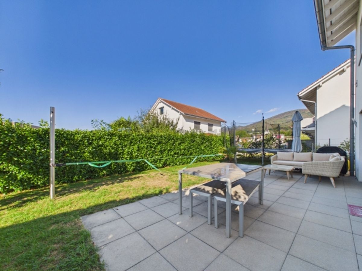Freistehendes Einfamilienhaus von 2012 Modulare Fussbodenheizung, 5 Schlafzimmer und sonniger Garten - 5