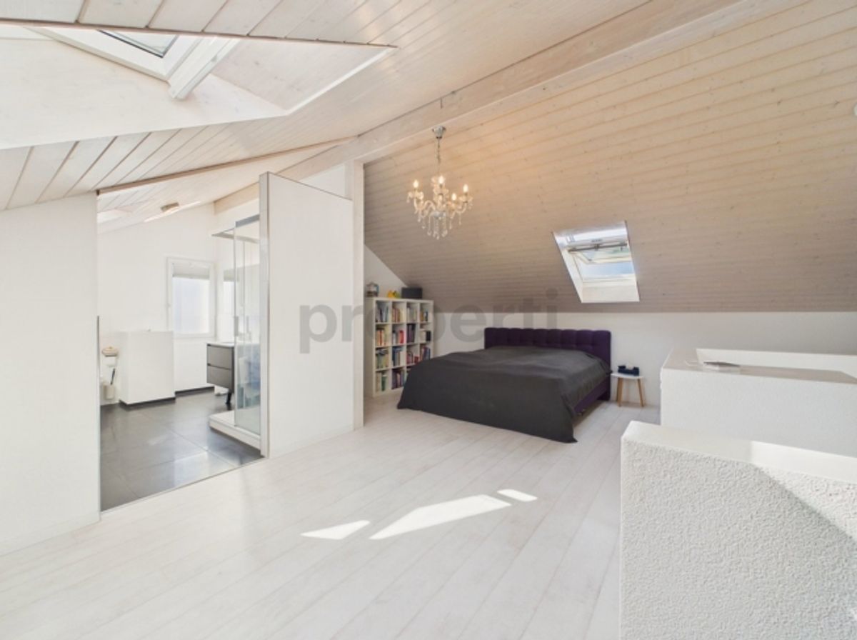 Freistehendes Einfamilienhaus von 2012 Modulare Fussbodenheizung, 5 Schlafzimmer und sonniger Garten - 6