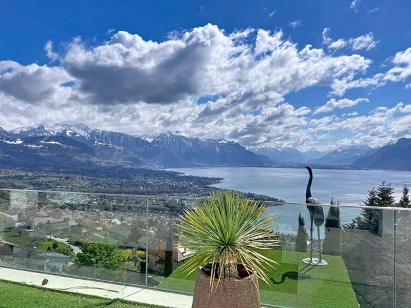6,5-Zimmer-Immobilie mit Schwimmbad und atemberaubender Aussicht - 2