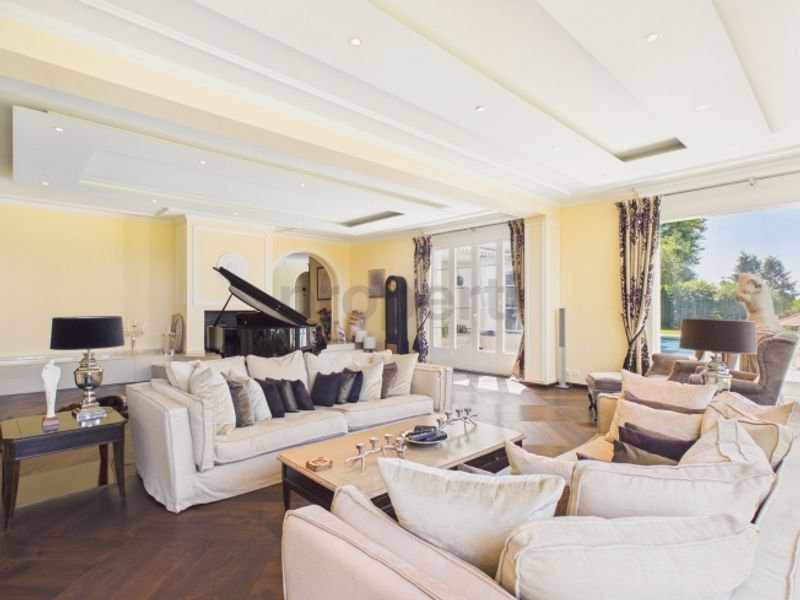Exklusive Villa mit grandiosem Pool und unverbaubarem Panoramablick - 2