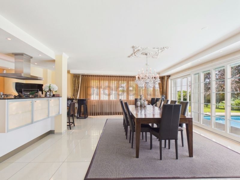 Exklusive Villa mit grandiosem Pool und unverbaubarem Panoramablick - 4