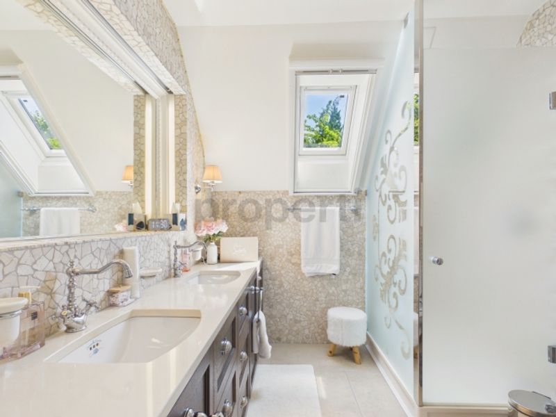 Exklusive Villa mit grandiosem Pool und unverbaubarem Panoramablick - 11