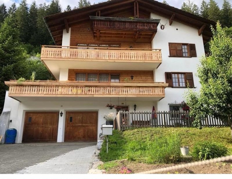 Süd-Balkon mit herrlicher Bergsicht Gemütliches Dachgeschoss, Parkplatz inklusive, nah am Crestasee. Zweitwohnsitz möglich - 1