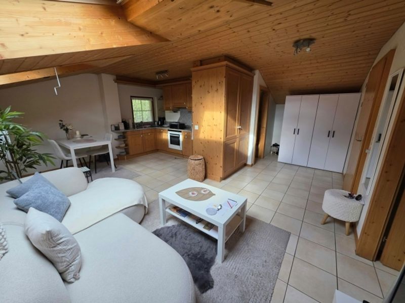 Süd-Balkon mit herrlicher Bergsicht Gemütliches Dachgeschoss, Parkplatz inklusive, nah am Crestasee. Zweitwohnsitz möglich - 2