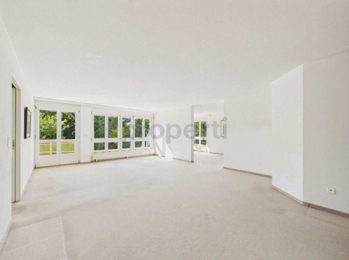 Lichtdurchflutetes Raumwunder, Vier Schlafzimmer und zwei Bäder, Einstellhallenplatz und Lift - 0