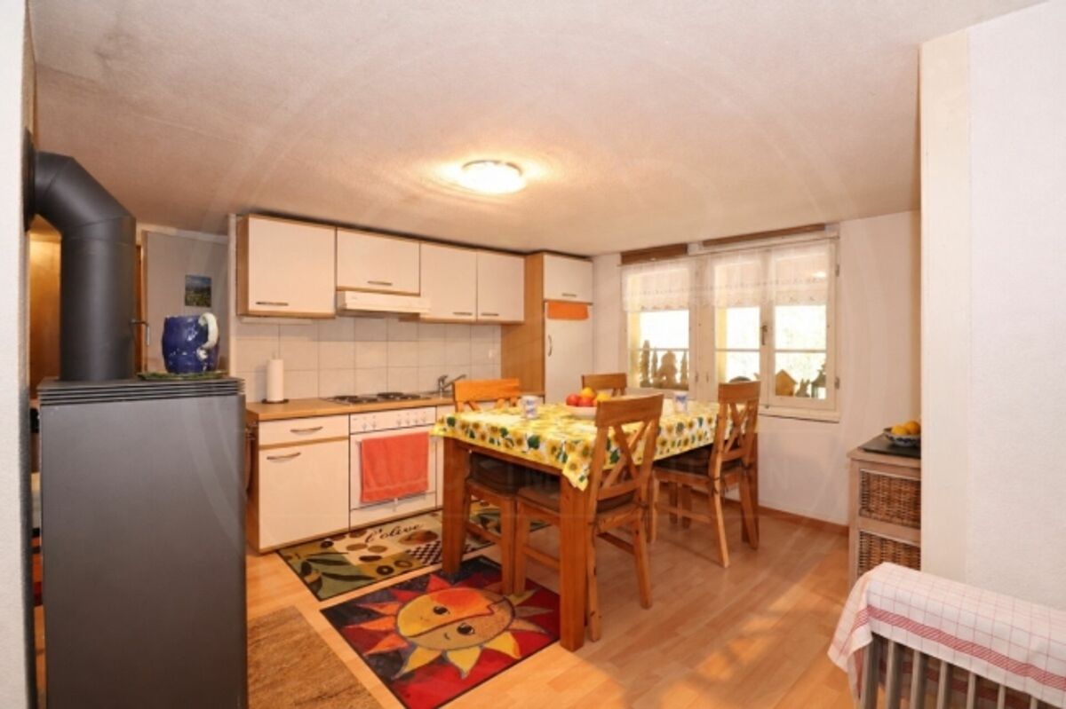 Zweifamilienhaus mit Stall und Landwirtschaftsland in Wettingen - 4