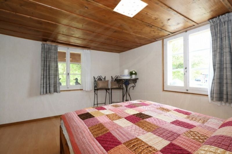 Zweifamilienhaus mit Stall und Landwirtschaftsland in Wettingen - 8