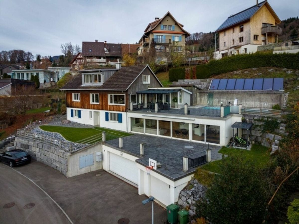 Hochwertiges Einfamilienhaus mit Pool und Weitsicht - 1