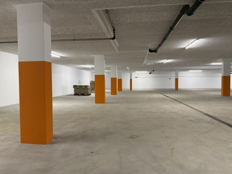 Einstellhallenplatz zu vermieten - 1
