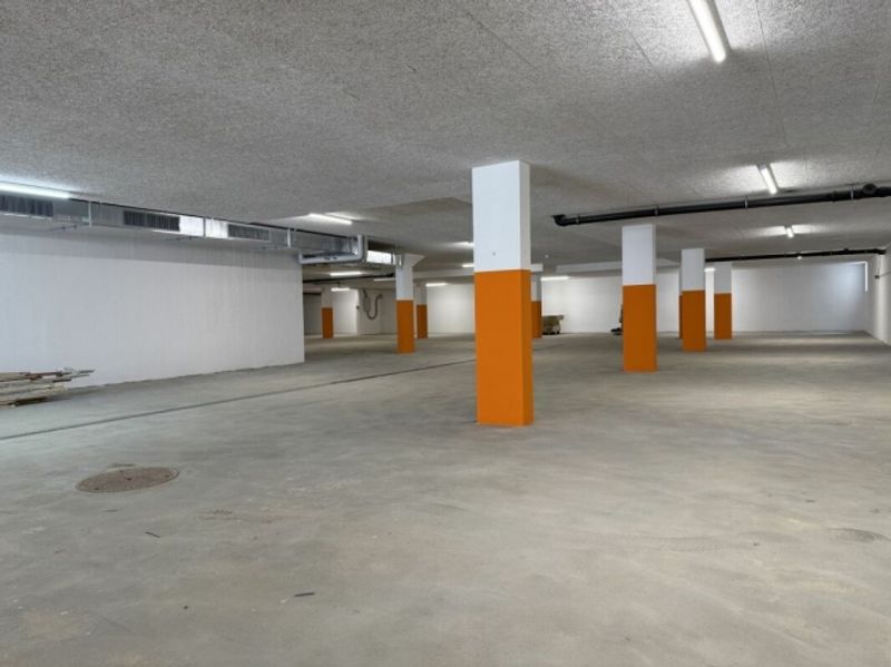 Einstellhallenplatz zu vermieten - 4