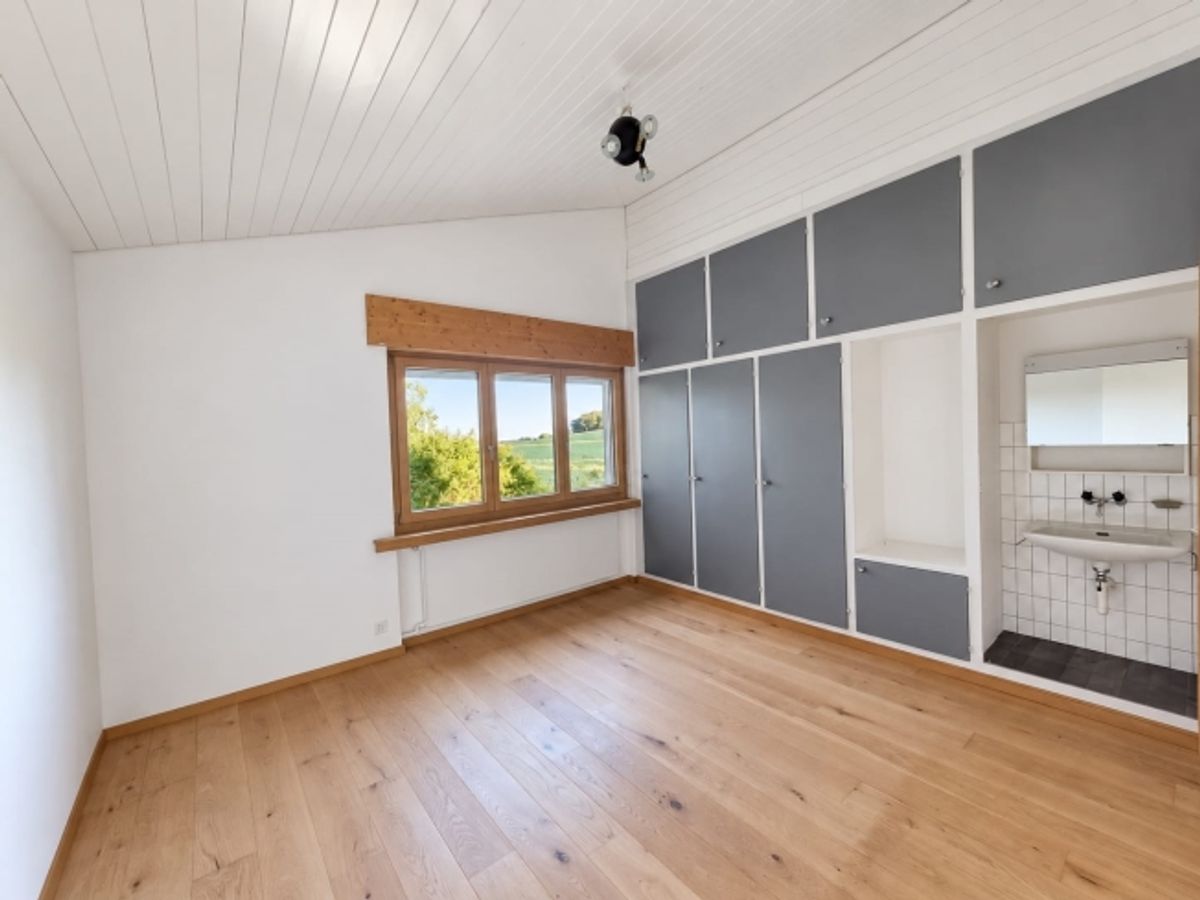 5.5-Zimmer-Haus mit Garten in Gempenach mieten - 12