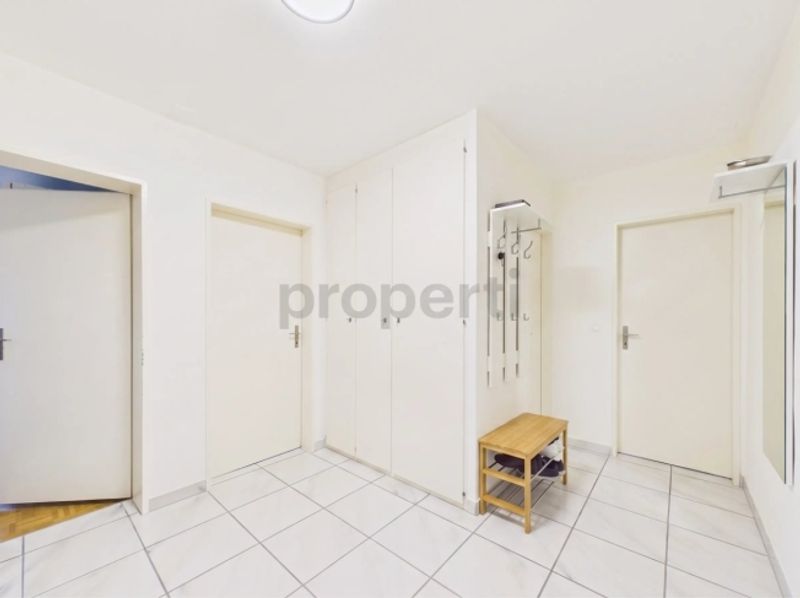 Zentrale Lage, Balkon zum ruhigen Hinterhof und Einstellplatz mit E-Ladestation - 4