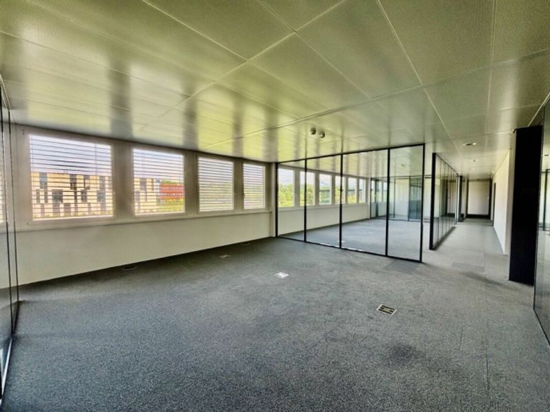 Superbes surfaces de bureaux modernes, accessibilité CFF et parkings - 10